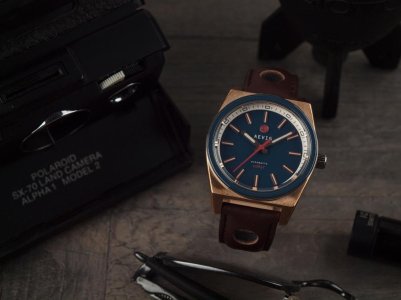 Aevig-Valkyr-bronze-blue.jpg