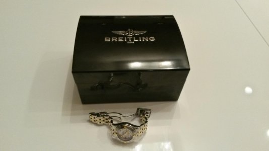 bakelitna kutija.jpg