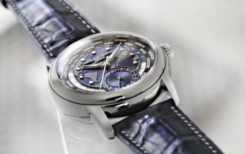 Frederique-Constant-Worldtimer-Manufacture-Blue-Perpetuelle.jpg