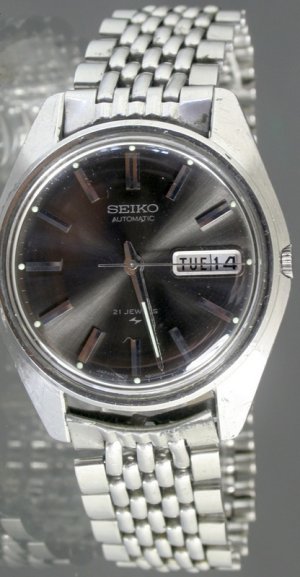 1971-resistant 7006 8002 21j-dial800R-Japan-M-01_cr.jpg