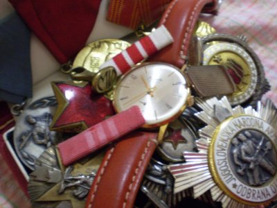 deda Nikolin sat.jpg