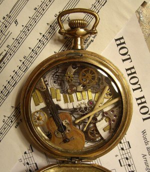 AD-Recycled-Watch-Parts-Sculptures-Vintage-Antique-Susan-Beatrice-05.jpg
