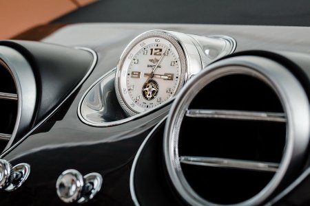 bentley-bentayga-optional-breitling-clock-01.jpg