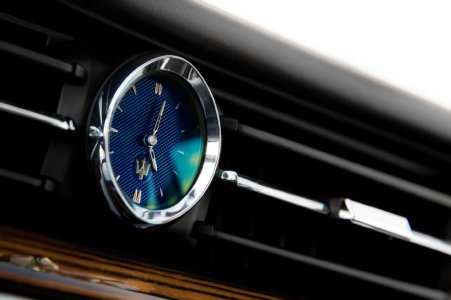 2014-maserati-quattroporte-sq4-clock.jpg